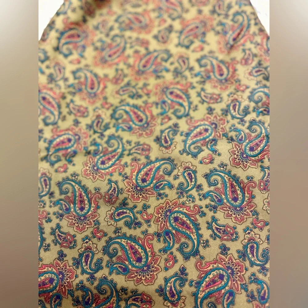PIERRE BALMAIN Paris Vintage Luxurious Silk/Wool Green Paisley Scarf W/ Fringe